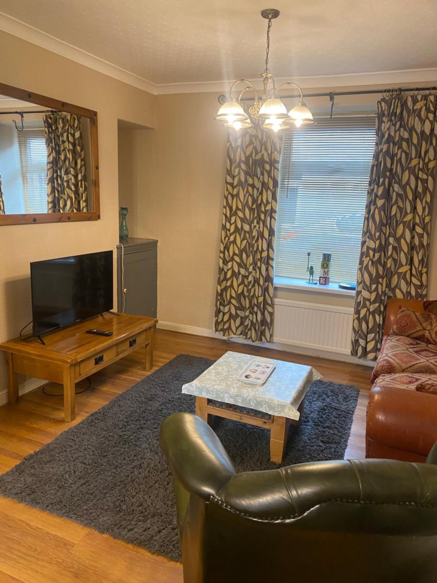 3 Bed Town House Llandeilo Carmarthenshire Villa Exterior photo